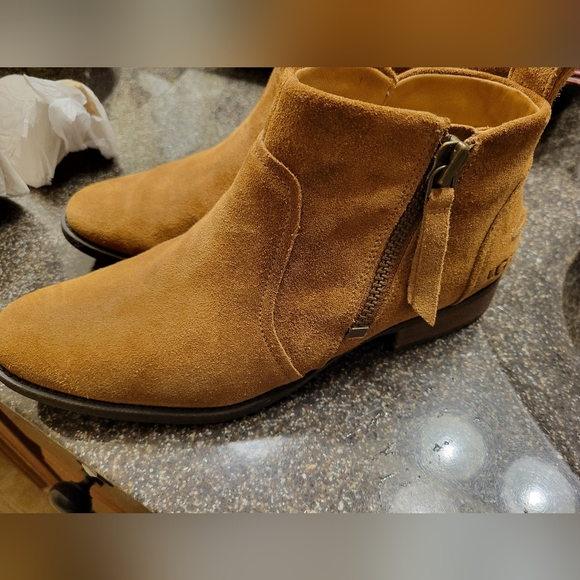 UGG Aureo Zip Ankle Boot In Chestnut 8.5 - Picture 1 of 9